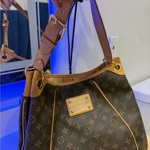 Louis Vuitton Galliera  MM monogram bag